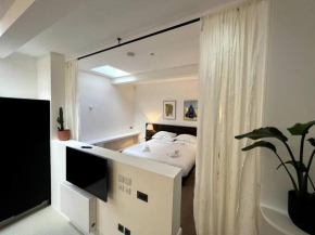Design led 1 bedroom flat in buzzing Queens Park